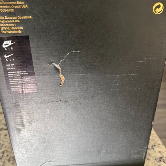 Air Jordan 1 Low SE - Picture 2 of 9